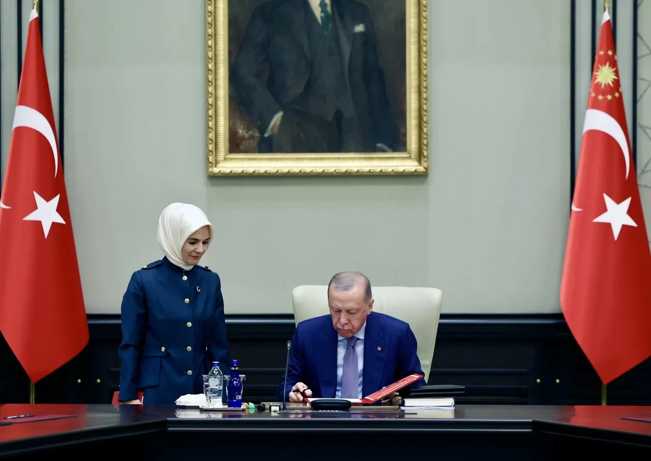Türkiye’den dünyaya örnek: Cumhurbaşkanı Erdoğan Dijital Dünyada Çocuk Hakları Sözleşmesi'ne imzayı attı