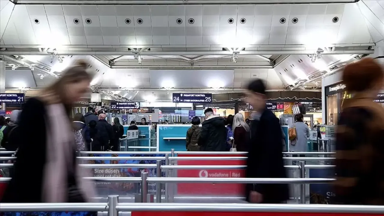 Vatandaşın cebinden yurt dışına milyarlar akıyor