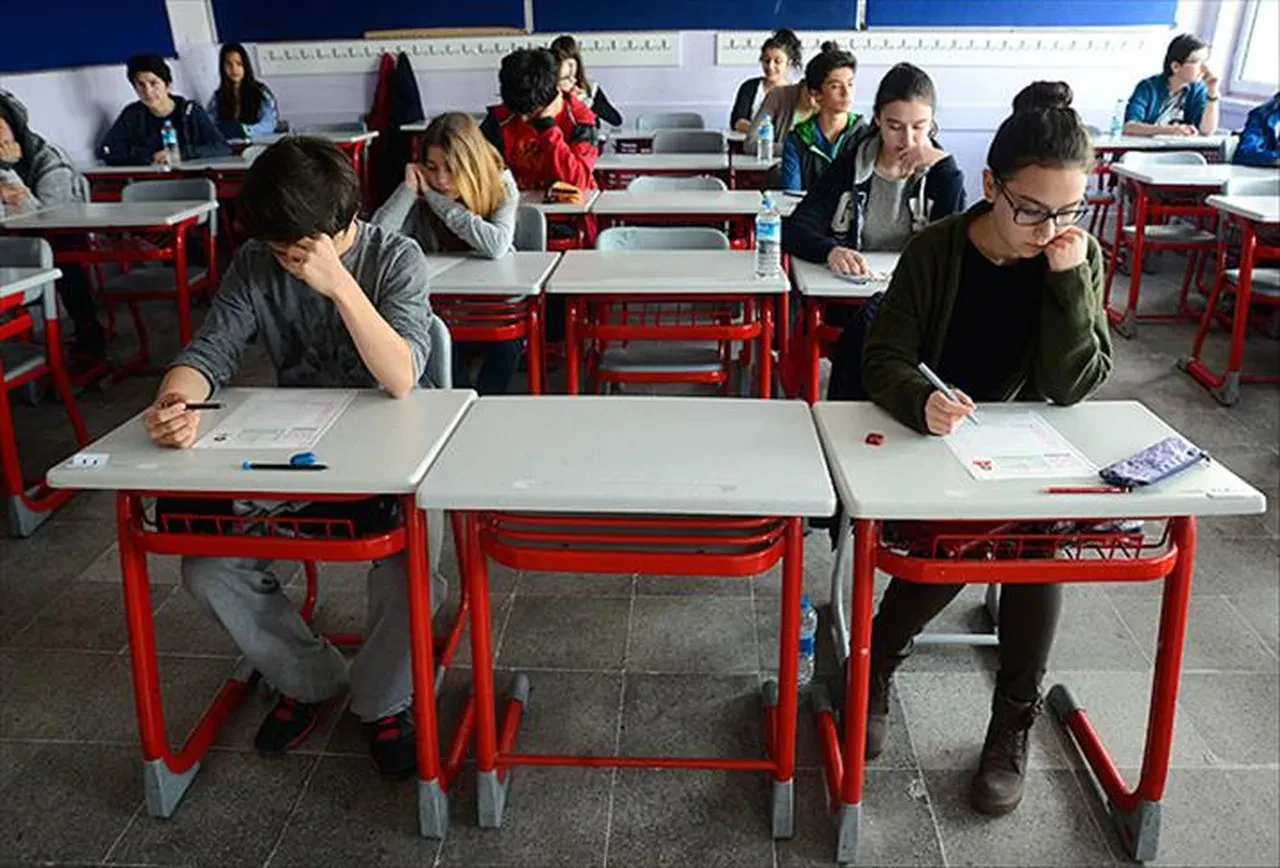 Yarın okullar saat kaçta açılacak? 9 Eylül İstanbul okul saatleri