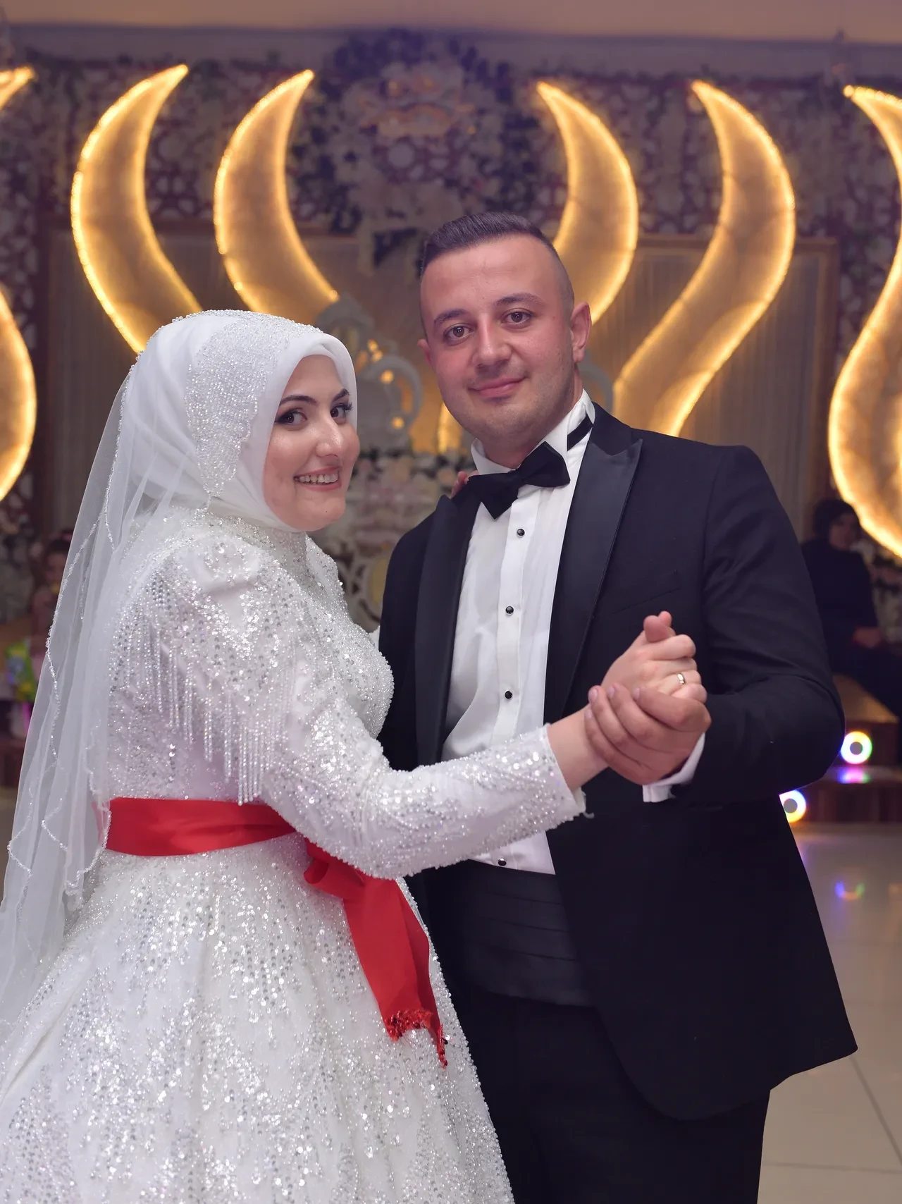 Altın ile para beklenirken bu ilginç takı görenleri şaşırttı: Gelin ile damada büyük sürpriz oldu