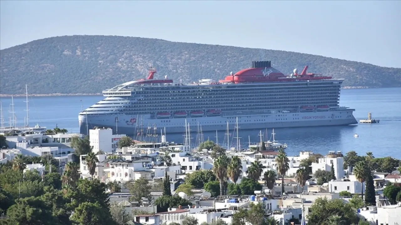 Bakan Uraloğlu açıkladı: Kruvaziyer turizminde ağustosta rekor kırıldı