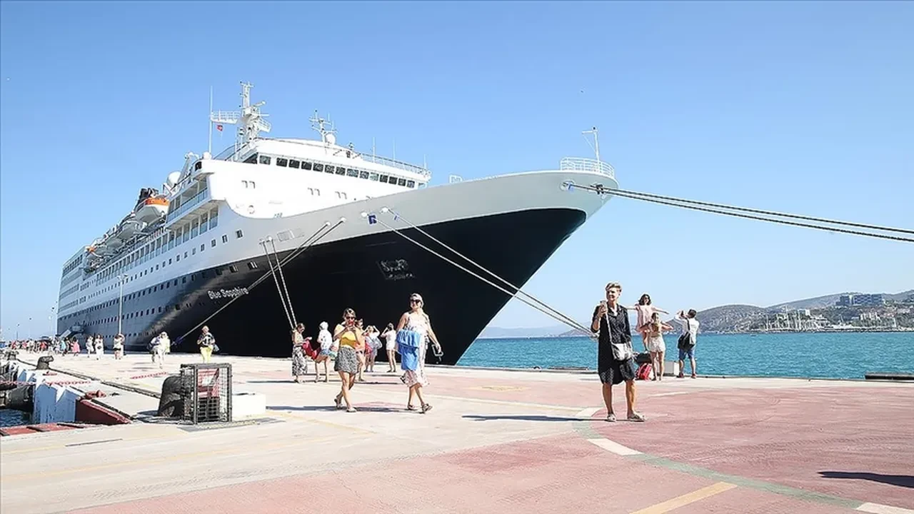 Bakan Uraloğlu açıkladı: Kruvaziyer turizminde ağustosta rekor kırıldı