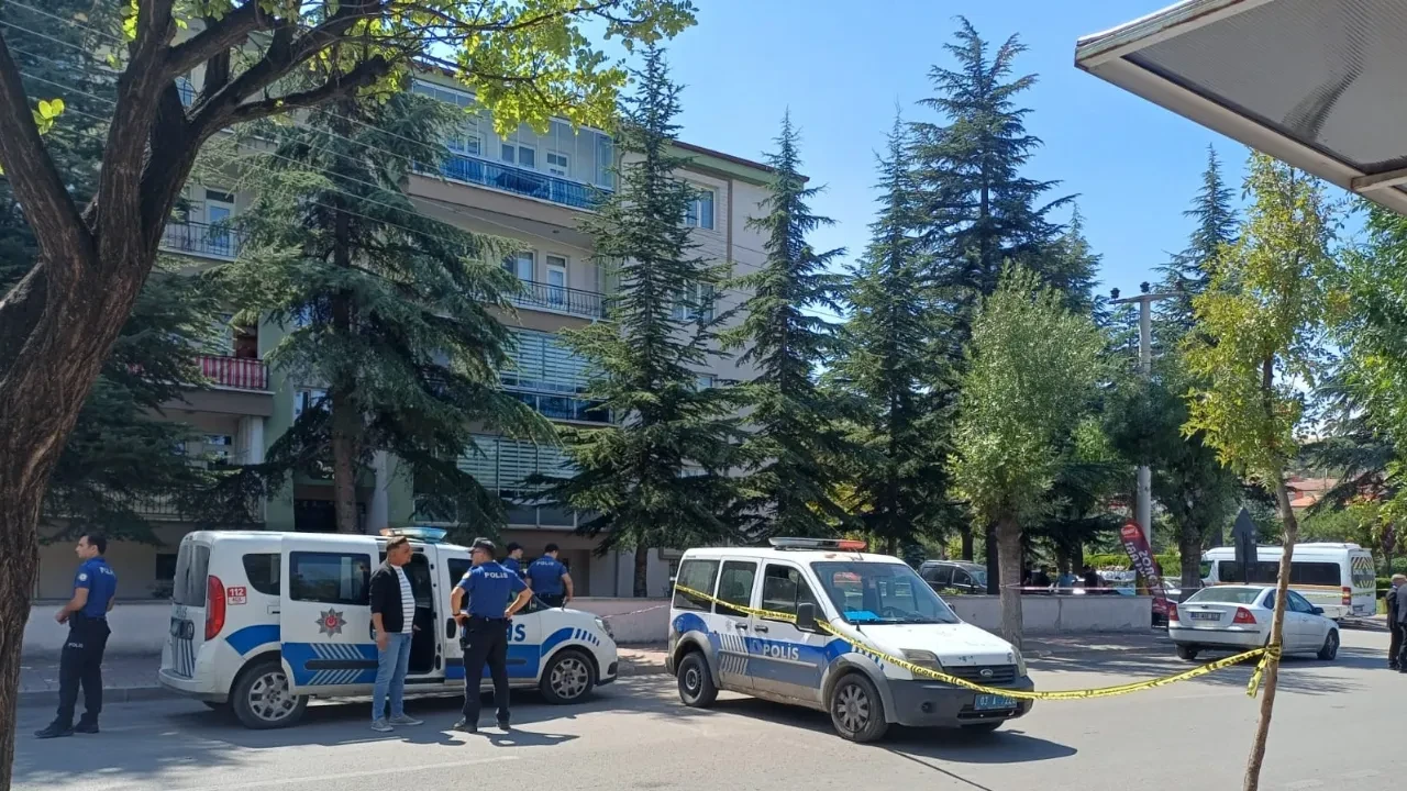 Boşanma aşamasındaki eşinden dehşet! 4 kişiyi birden vurdu