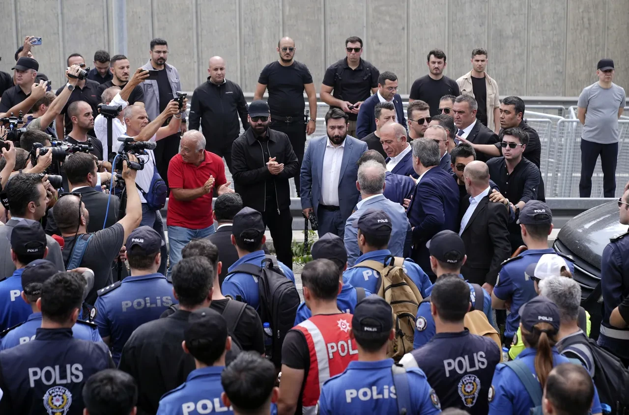 CHP İstanbul İl Başkanlığı'ndaki olaylarla ilgili paylaşımlara gözaltı