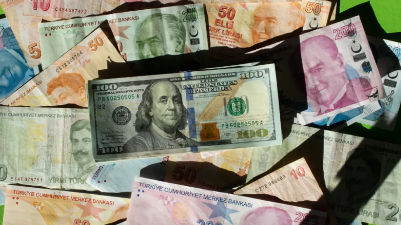 Dev bankadan yeni tahmin! Yıl sonunda dolar ne kadar olacak?