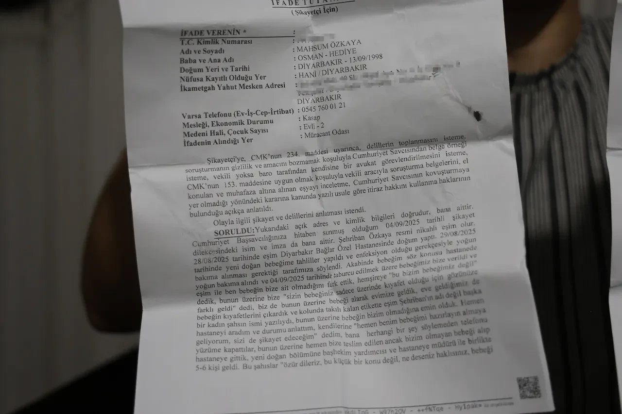 Diyarbakır'da inanılmaz olay! Yeni doğan bebeğiyle eve geldi: Bilekliğini görünce dehşete düştü