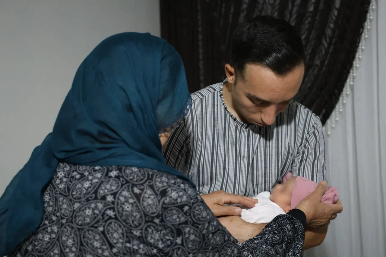 Diyarbakır'da inanılmaz olay! Yeni doğan bebeğiyle eve geldi: Bilekliğini görünce dehşete düştü