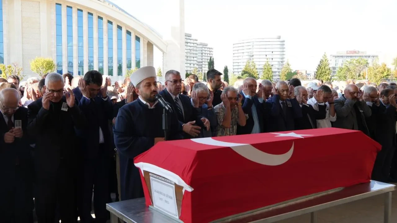 Eski Kültür Bakanı Agah Oktay Güner son yolculuğuna uğurlandı