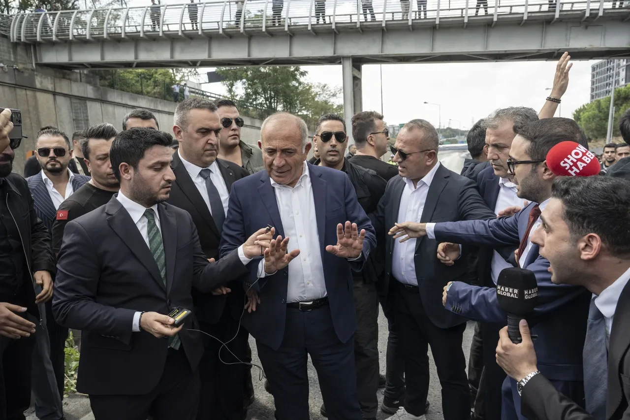Gürsel Tekin'den il binası açıklaması! 'Tartışmaların parçası olmayacağız'