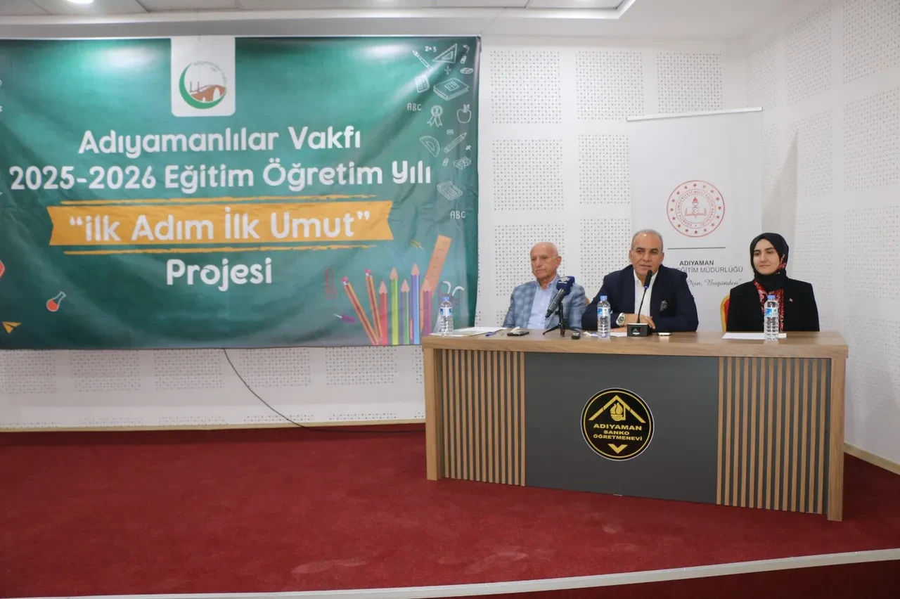 “İlk Adım, İlk Umut” Projesiyle kırtasiye setleri dağıtıldı! Deprem bölgesinde yaralar sarılıyor