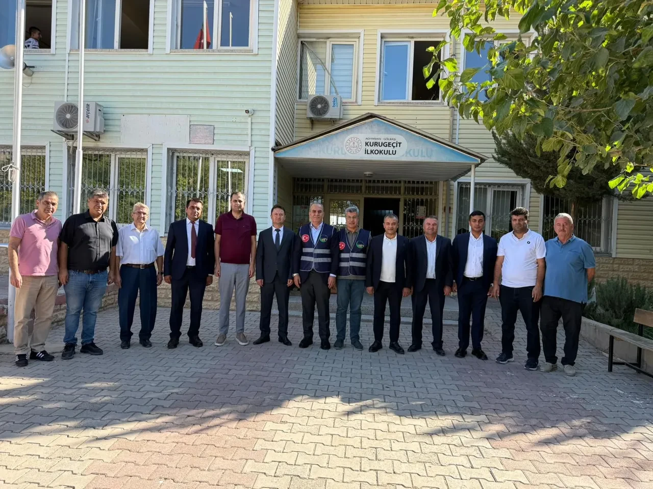 “İlk Adım, İlk Umut” Projesiyle kırtasiye setleri dağıtıldı! Deprem bölgesinde yaralar sarılıyor