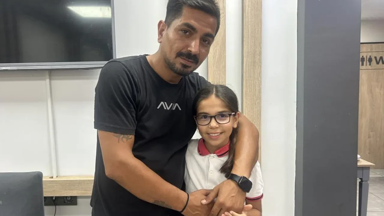 İnternette gördüğü akımla tüm şehre kızının doğum gününü kutlattı