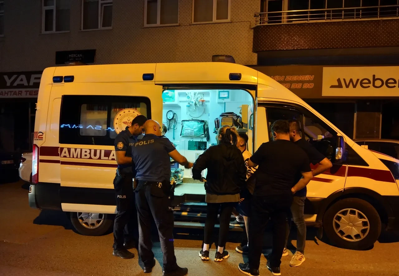 Kapıyı açan 14 yaşındaki çocuğa bıçaklı saldırı