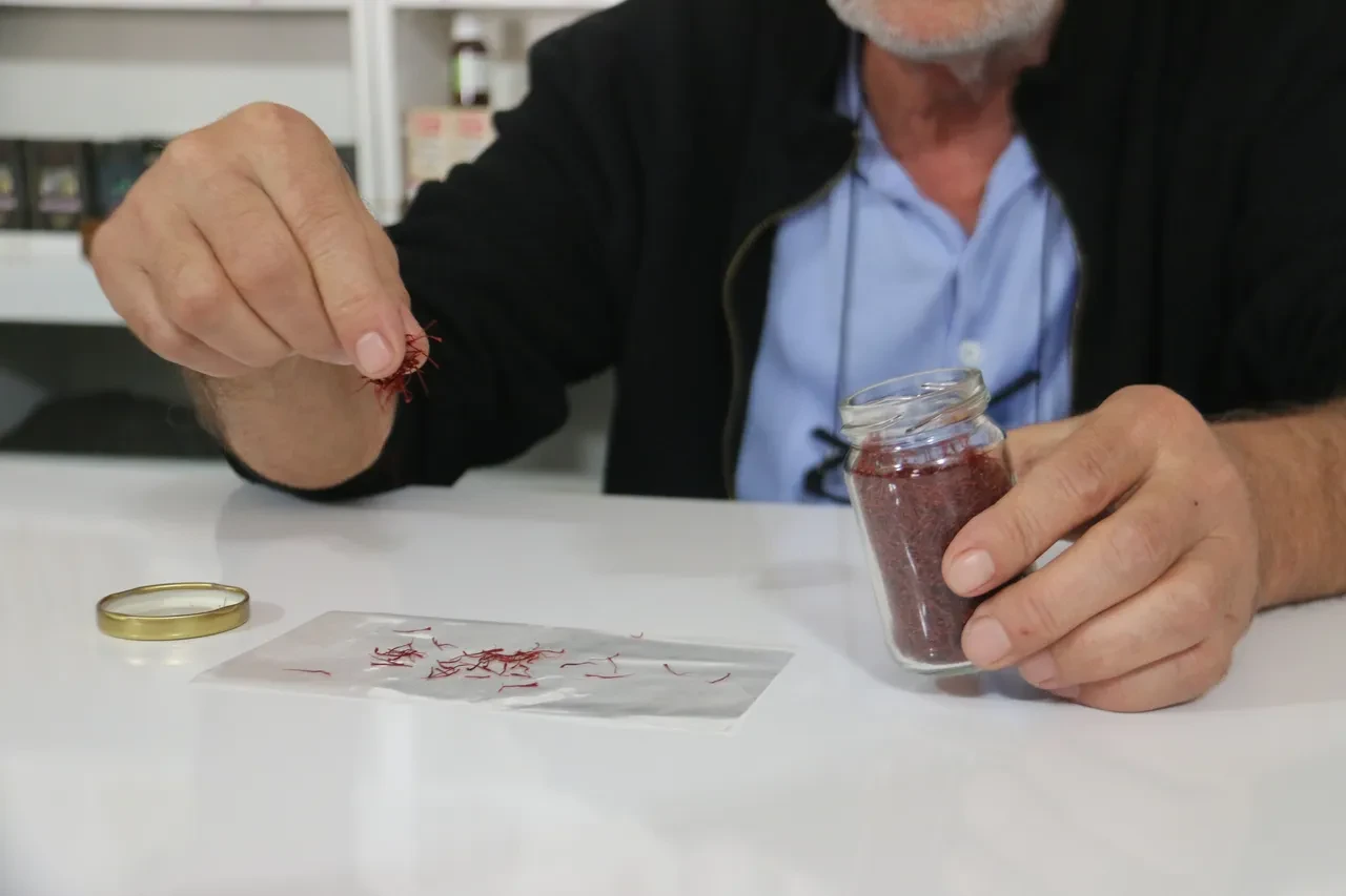 Kilosu 250 bin TL olduğu için sahtesi üretiliyor, gerçeği suda belli oluyor