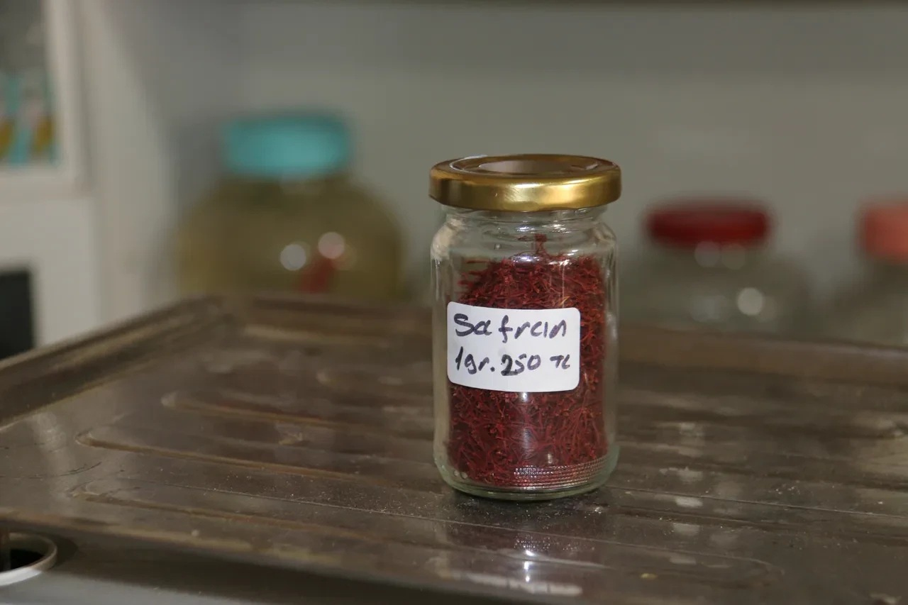 Kilosu 250 bin TL olduğu için sahtesi üretiliyor, gerçeği suda belli oluyor