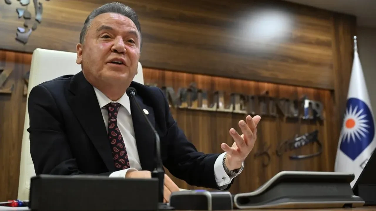 Muhittin Böcek hastaneye kaldırıldı
