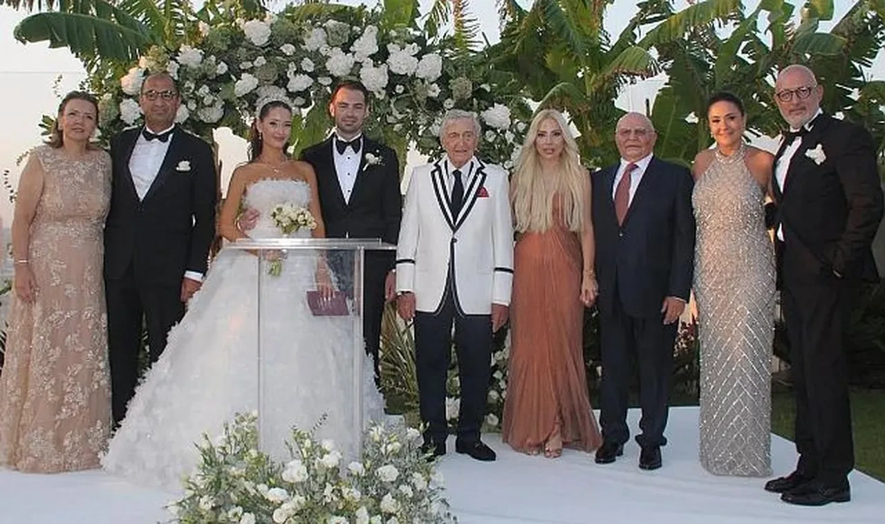 Nikah şahidi olan Rahmi Koç'tan yeni evlilere tavsiye