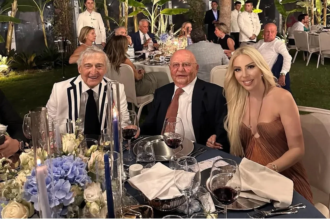 Nikah şahidi olan Rahmi Koç'tan yeni evlilere tavsiye