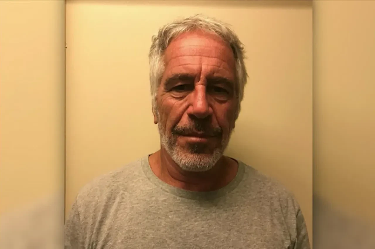 Trump'ı köşeye sıkıştıran müstehcen mektup! Epstein'a hapisteyken göndermiş