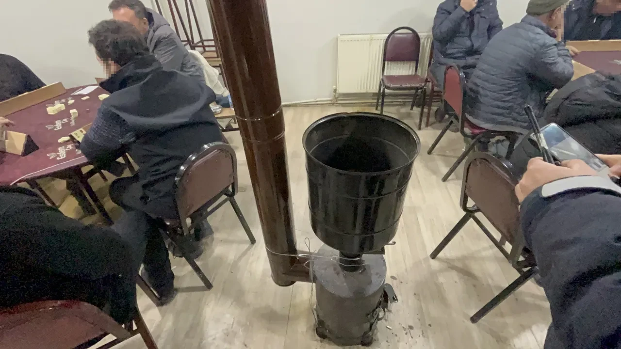 Anne ve iki çocuğu zehirlendi! Son anda ihbar etti, sebebi kahvehane çıktı