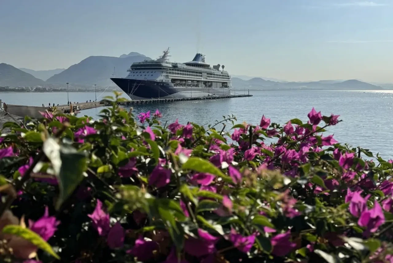 Antalya yine turizmde rekor kırdı! Bakan Ersoy, kenti ziyaret edenlerin sayısını açıkladı  