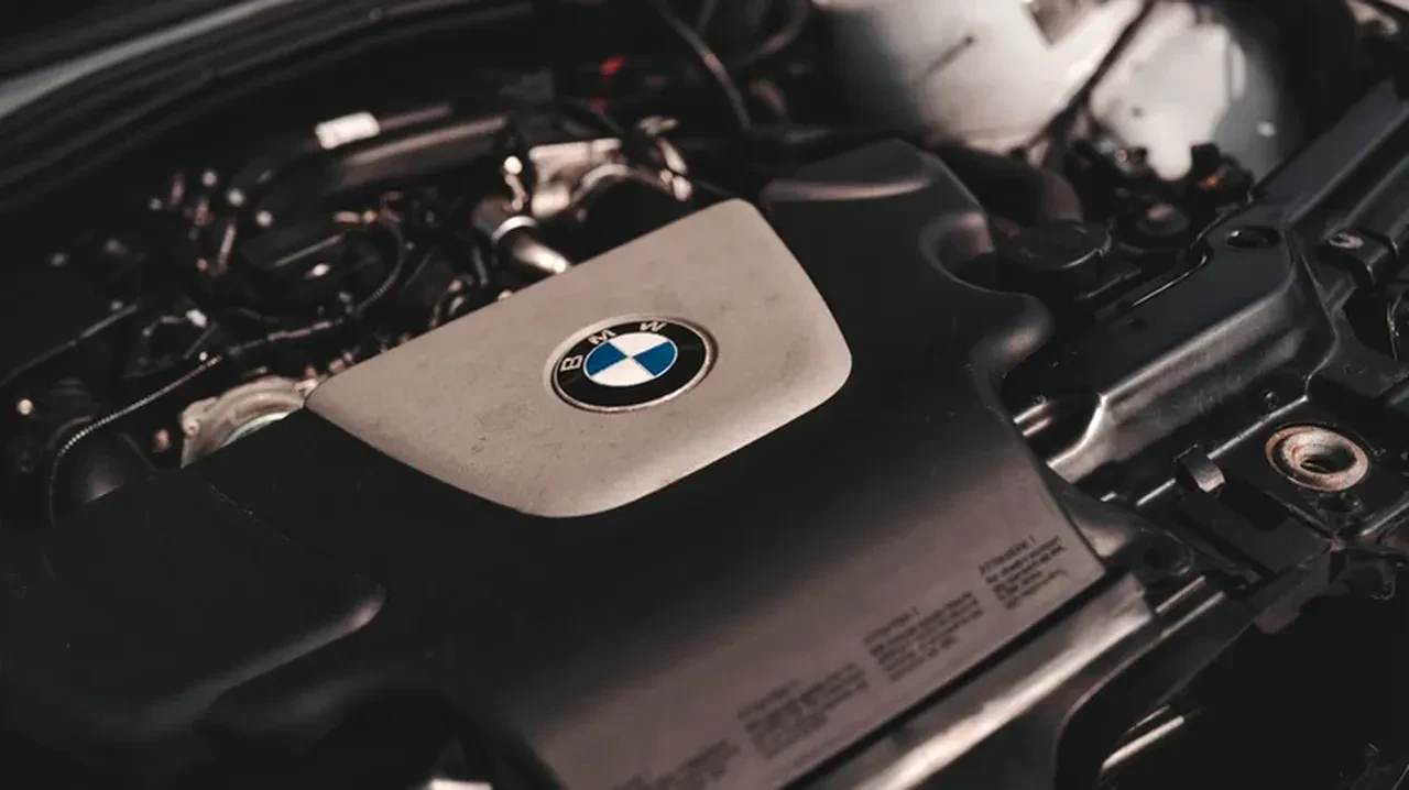 Arabayı kendim tamir ederim diyenlere şok: BMW'den 'logolu vida' engeli