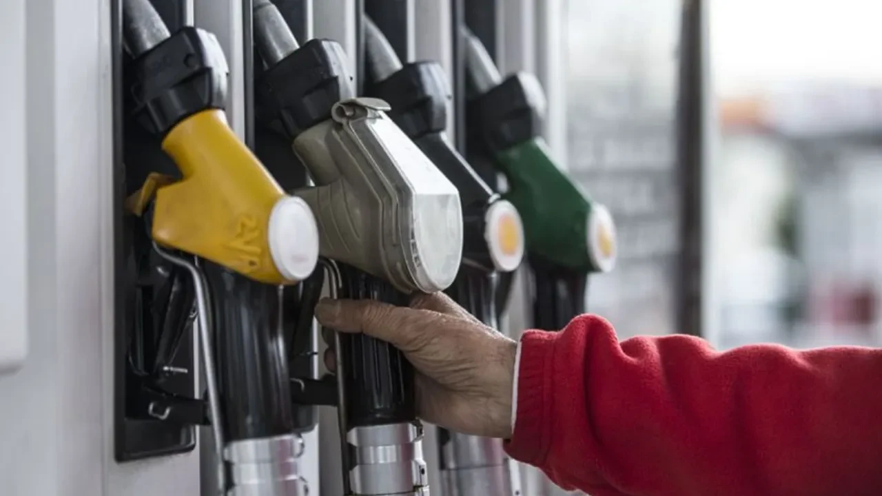 Araç sahipleri dikkat! Benzin ve motorine zam geldi: İşte 1 Ocak güncel akaryakıt fiyatları