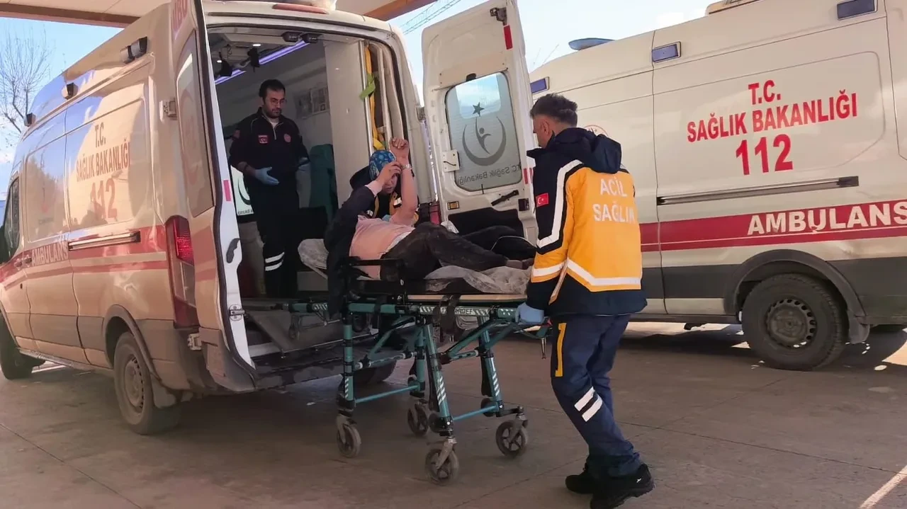 Araca binen 3 çocuk facianın kıyısından döndü! Korku dolu anlar kamerada