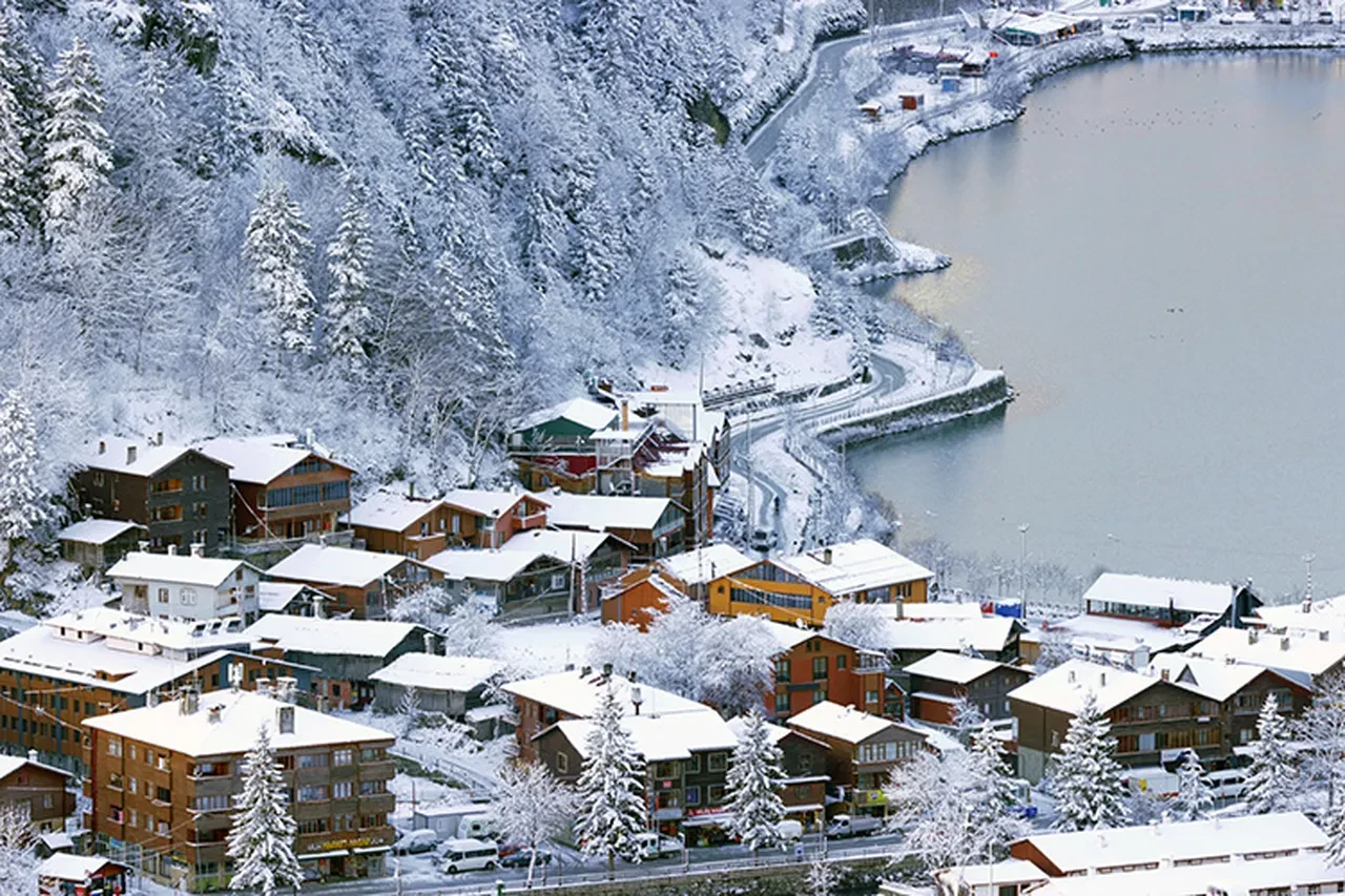 Erzurum, Şanlıurfa, Tokat, Trabzon'da yarın okullar tatil mi, son dakika? 2 Ocak için gözler valiliklere çevrildi