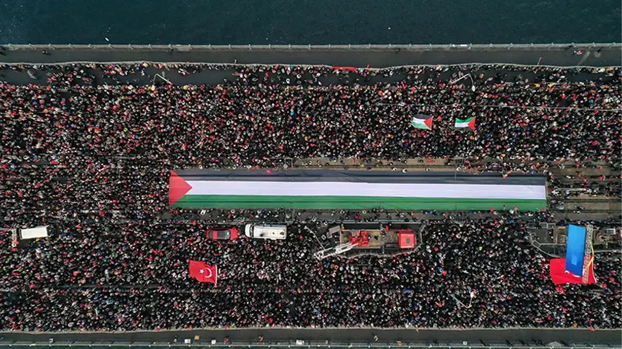 İstanbul'da büyük Gazze yürüyüşü! Yüz binlerce kişi tek yürek 