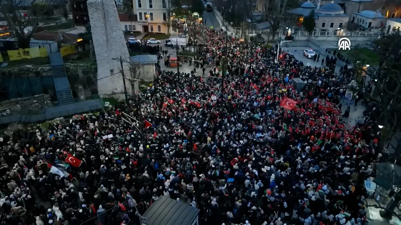 İstanbul'da büyük Gazze yürüyüşü! Yüz binlerce kişi tek yürek 