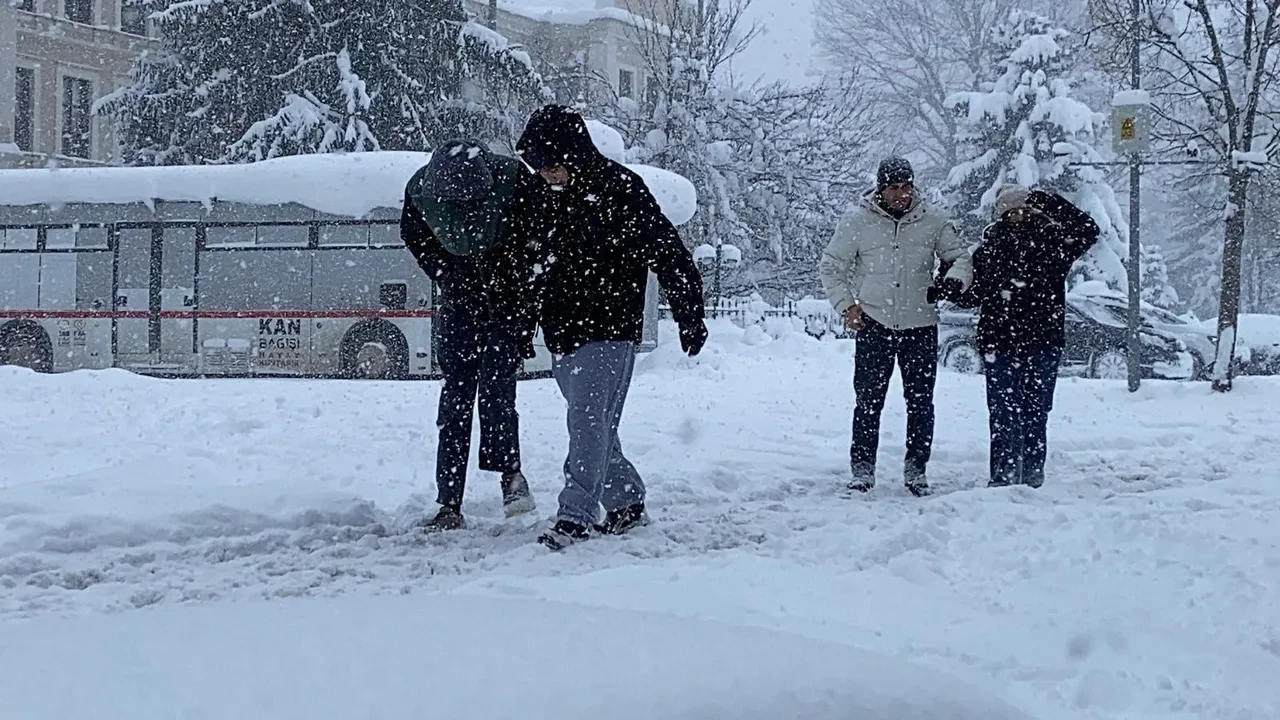 Kar tatili haberleri peş peşe geldi! 2 Ocak kar tatili olan iller hangileri?