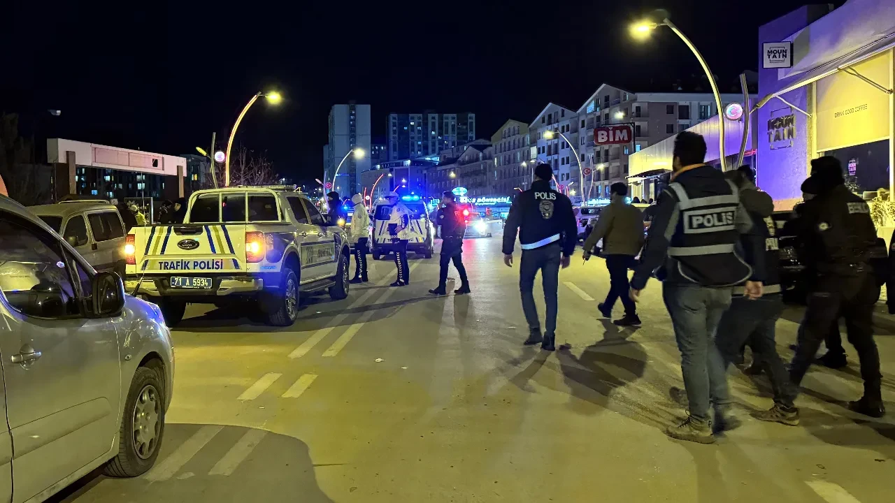 Kavgaya müdahale eden polis bıçaklandı: 6 şüpheli gözaltında