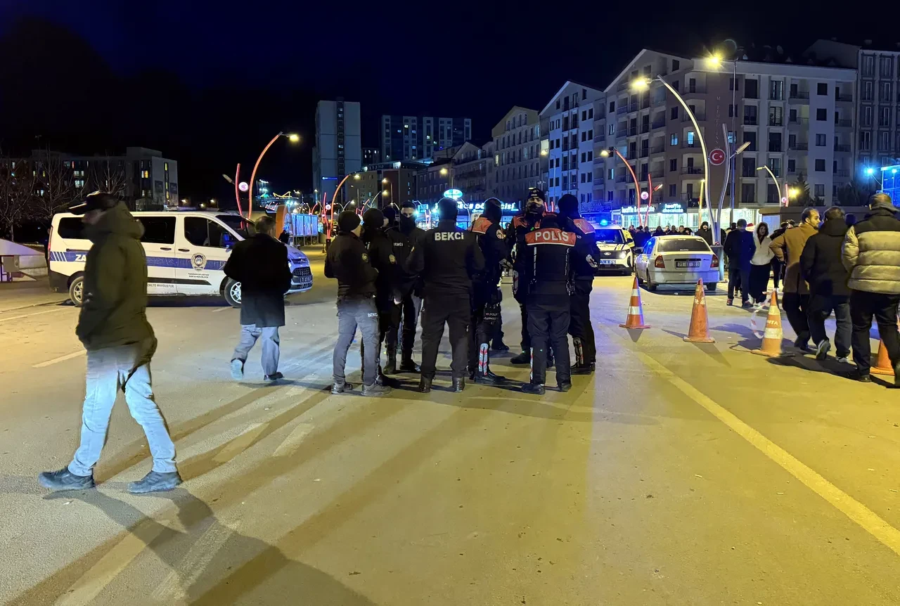 Kavgaya müdahale eden polis bıçaklandı: 6 şüpheli gözaltında