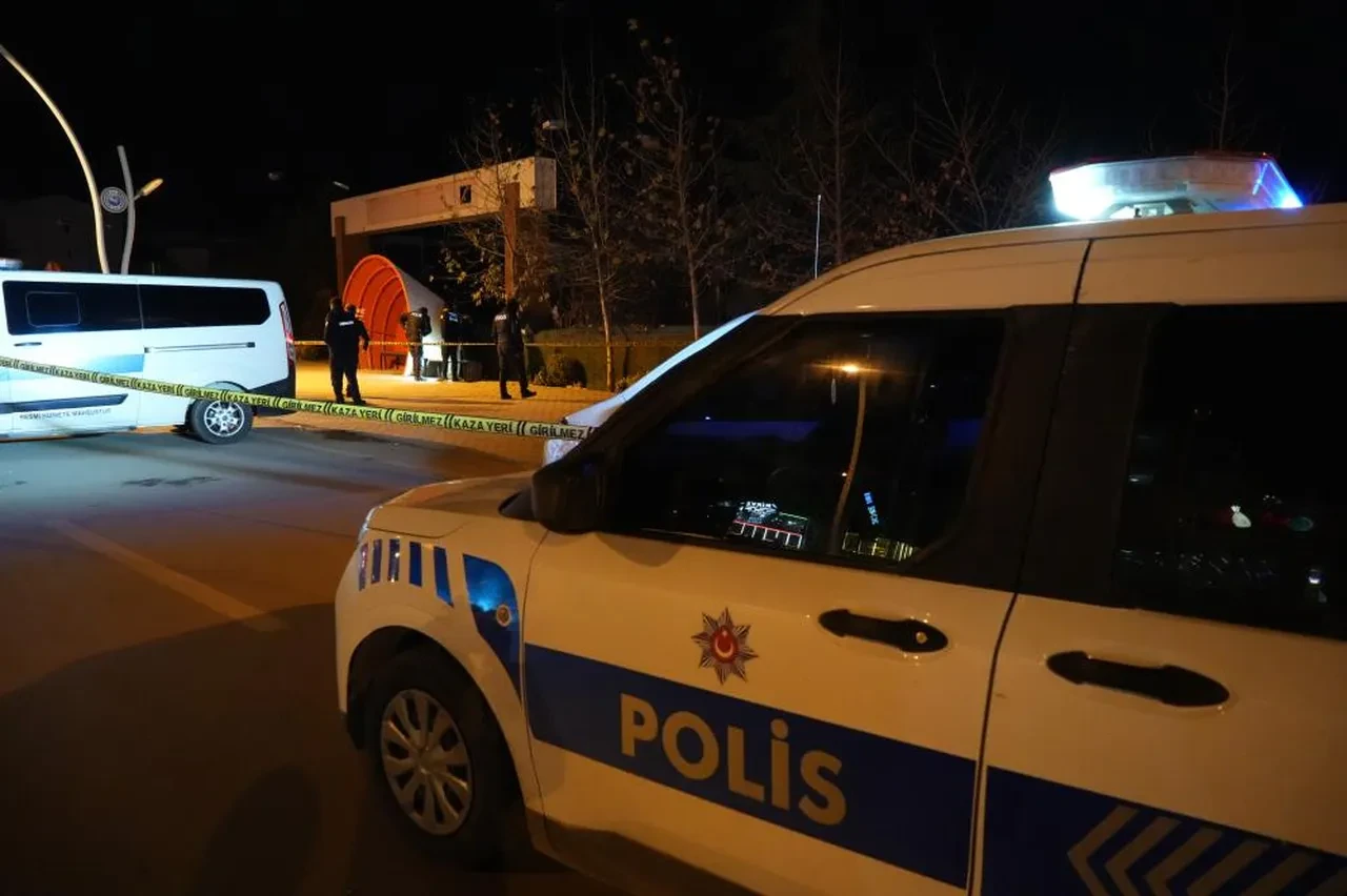 Kavgaya müdahale eden polis bıçaklandı: 6 şüpheli gözaltında