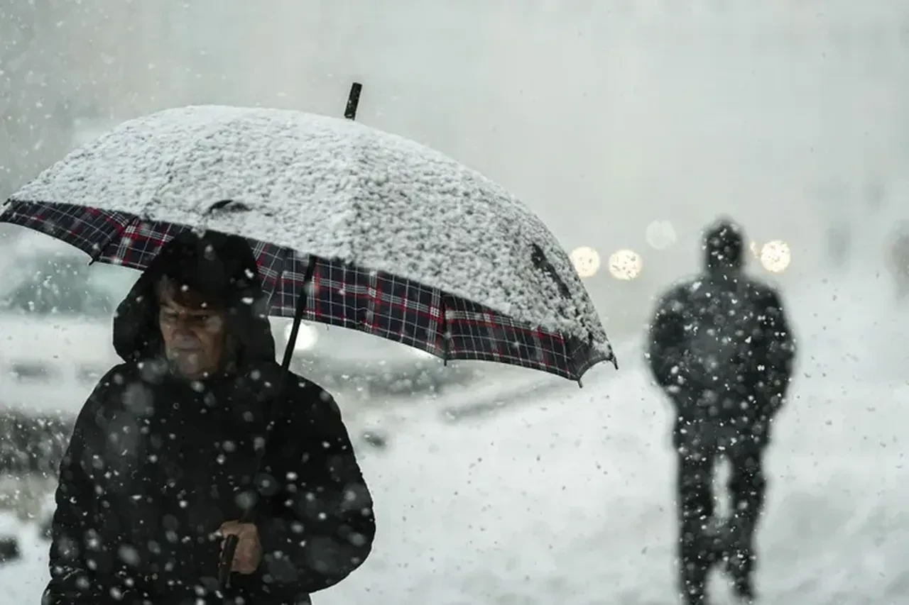 Meteoroloji alarm verdi! Türkiye kara teslim: Kar yağışının kuvvetleneceği iller tek tek sıralandı 