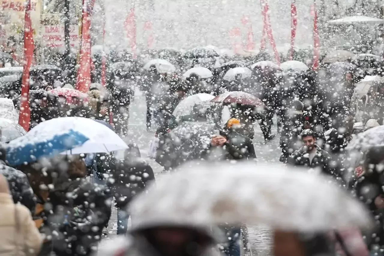 Meteoroloji alarm verdi! Türkiye kara teslim: Kar yağışının kuvvetleneceği iller tek tek sıralandı 