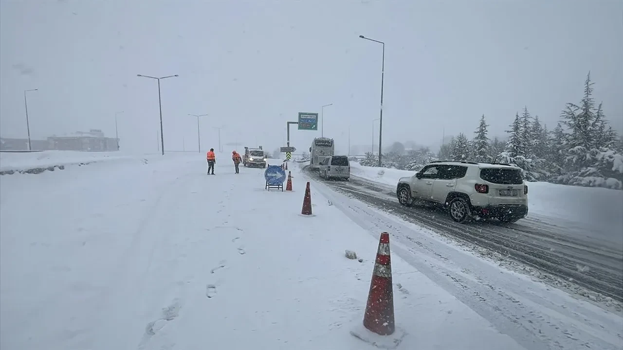 Okullar tatil edildi haberleri peş peşe geliyor! Eğitime kar engeli