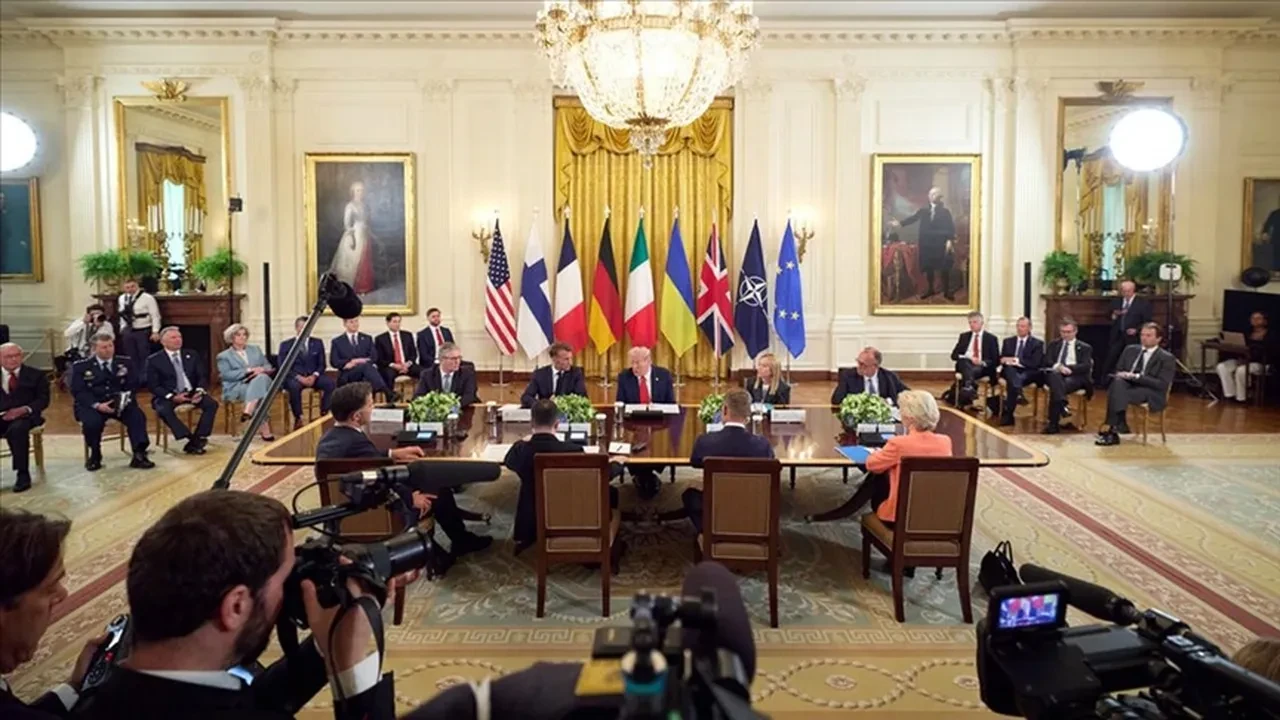 Trump ellerindeki morluğun sebebini açıkladı: Tam 25 yıldır kullanıyor! Doktorların önerdiğinden bile fazla