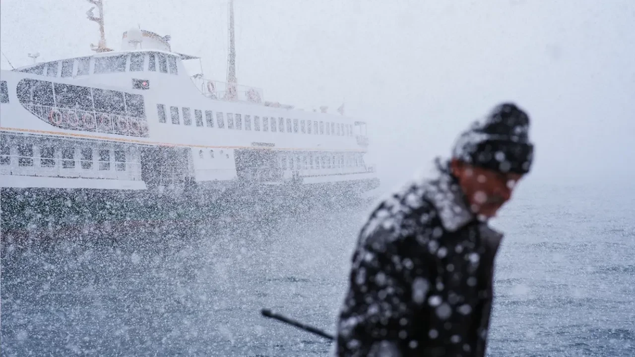 Ulaşıma kar engeli! İstanbul'da vapur seferleri iptal edildi 