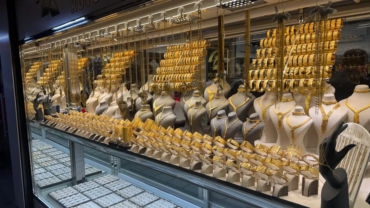 Uzman isimden altın için 'ilk gün' uyarısı! 2026'da altından daha fazla kazanç sağlamanın formülünü verdi 