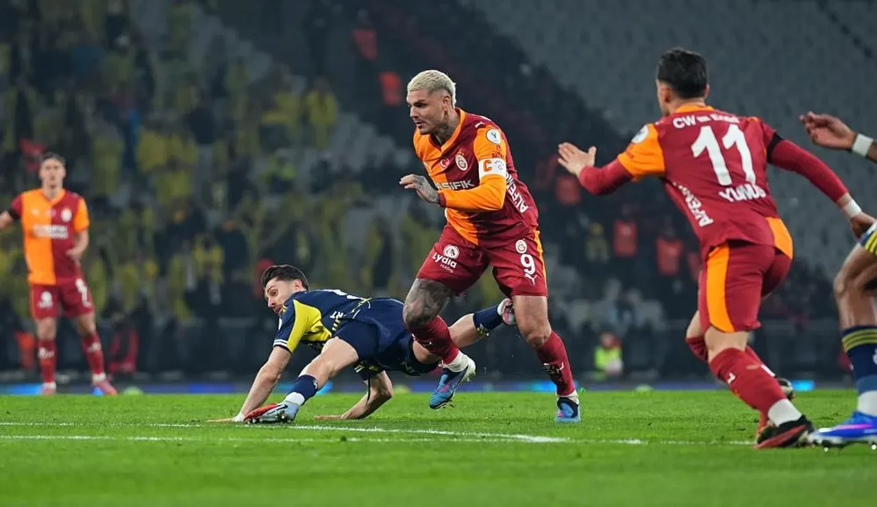 Süper Kupa sahibini buldu! Fenerbahçe, Galatasaray'ı 2 golle devirdi