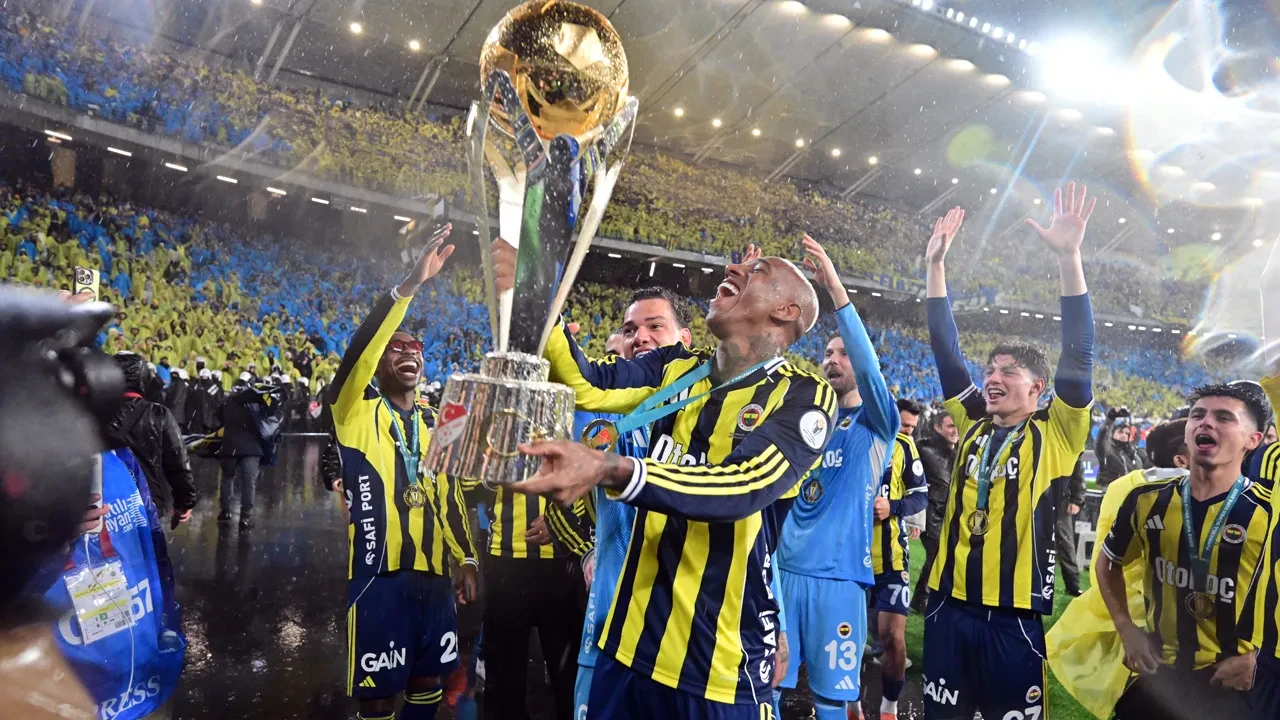 Galatasaray Süper Kupa törenine neden katılmadı? Okan Buruk tek gerekçe gösterdi