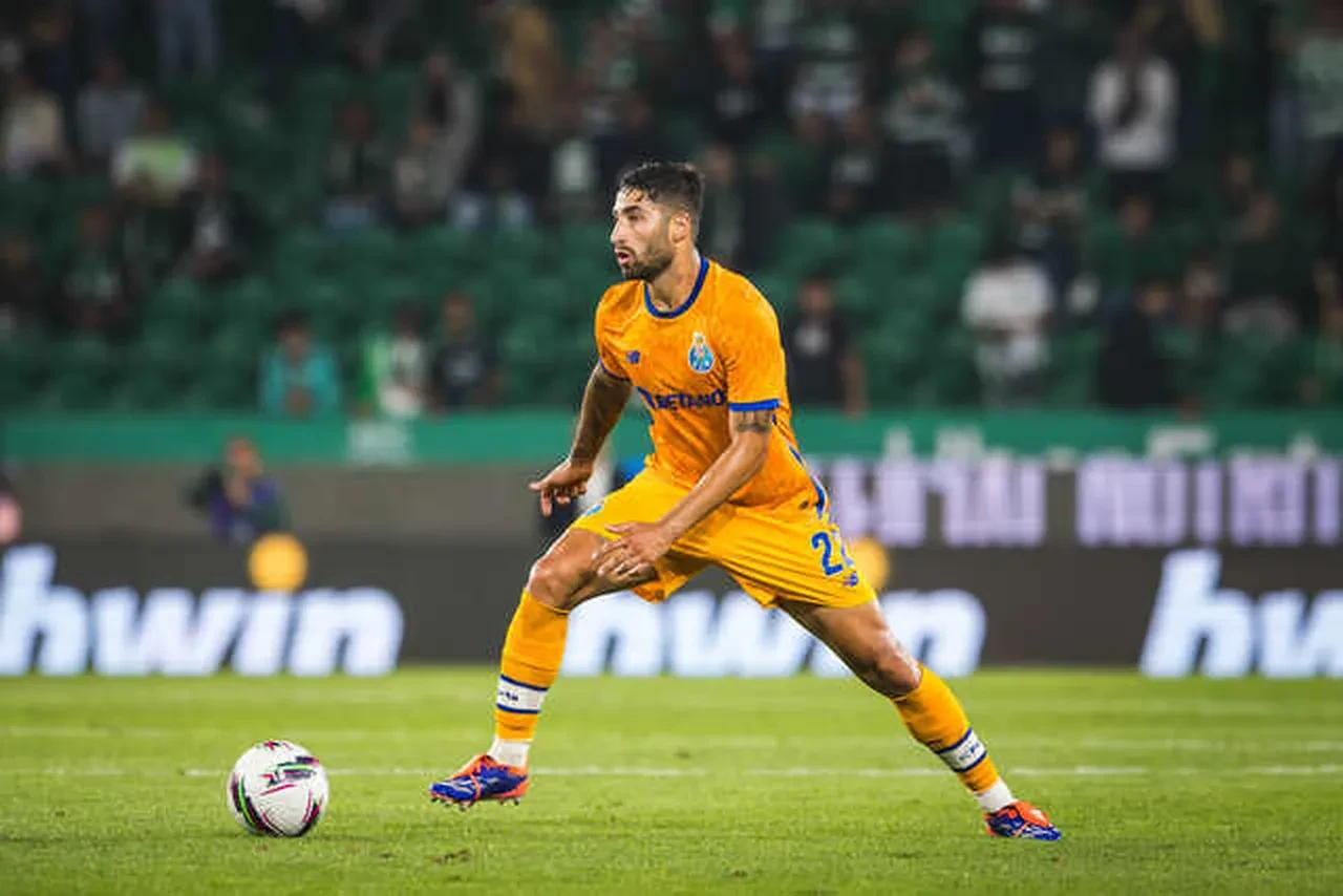 Galatasaray'a sürpriz orta saha: Teklif edilen tutar ortaya çıktı!