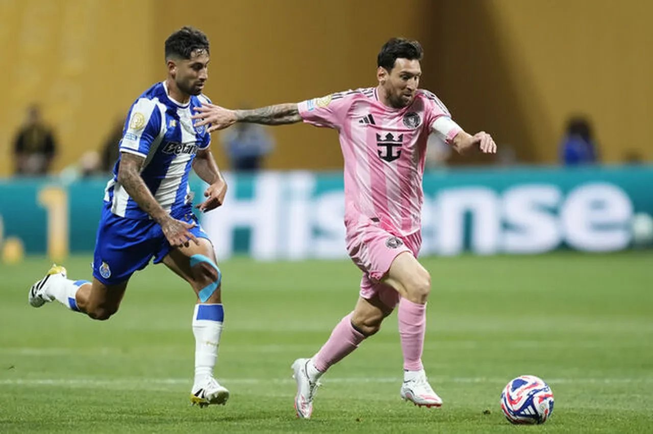 Galatasaray'a sürpriz orta saha: Teklif edilen tutar ortaya çıktı!