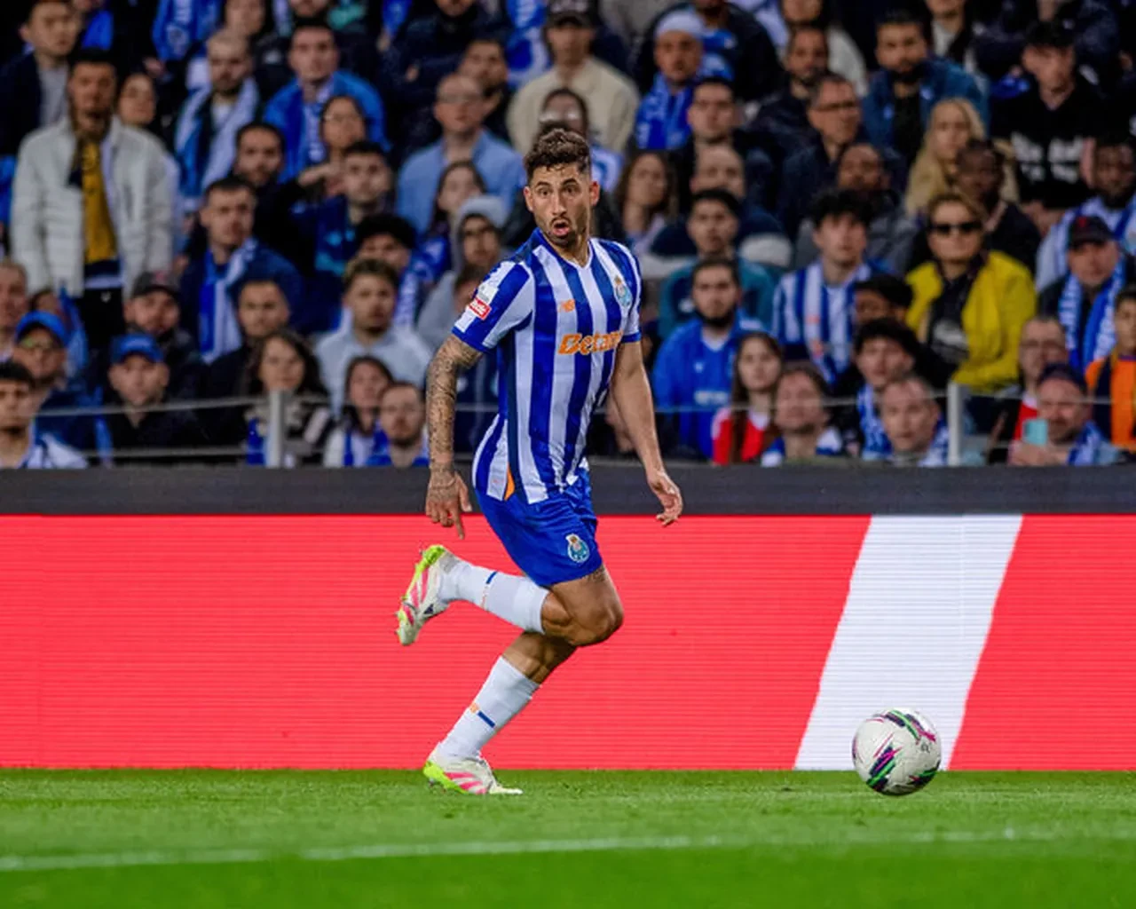 Galatasaray'a sürpriz orta saha: Teklif edilen tutar ortaya çıktı!