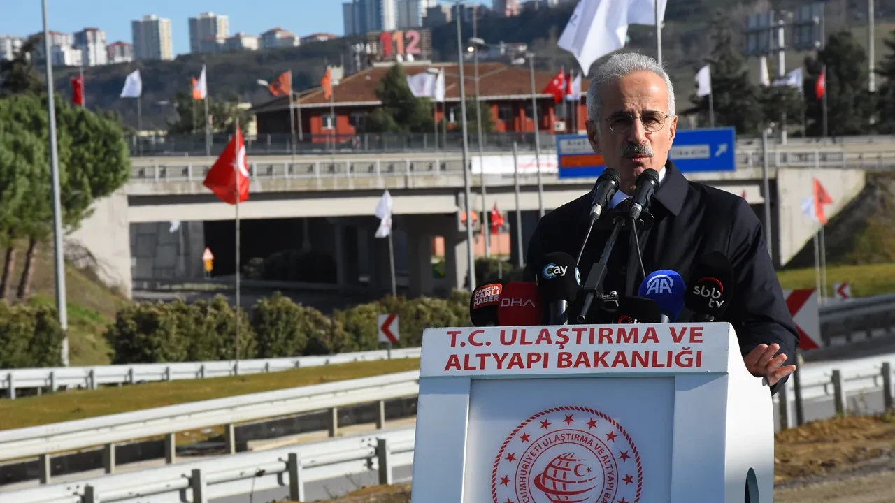 Karadeniz'e ilk hızlı tren! Bakan Uraloğlu duyurdu: Ankara-Samsun arası 2.5 saate düşecek