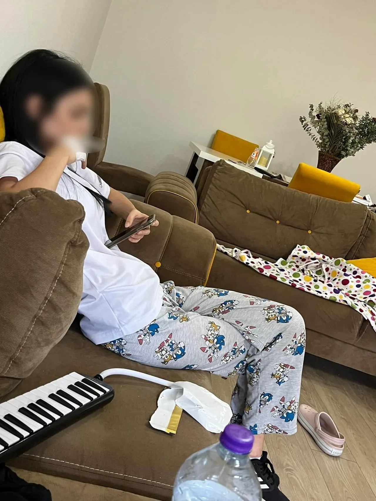 Öğrencilerini evine götürüp temizlik yaptıran öğretmen hakkında karar