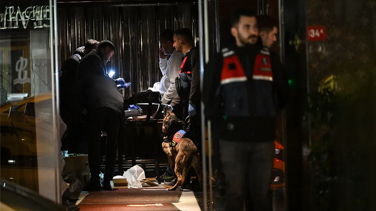 Uyuşturucu ve fuhuş partilerinin merkezi Bebek Otel'e baskın!