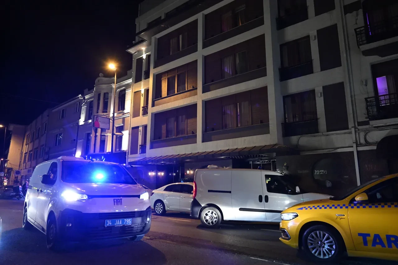 Uyuşturucu ve fuhuş partilerinin merkezi Bebek Otel'e baskın!